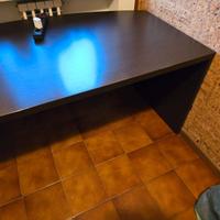 Scrivania color marrone
