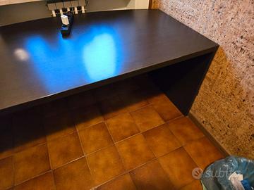 Scrivania color marrone