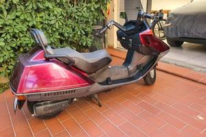 Moto Honda CN 250 colore prugna Anno 2000