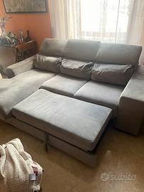 Divano poltronesofà con 2 puff a scomparsa