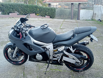 Moto R6