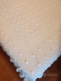 Copriletto all'uncinetto 