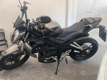 Moto UM XTREET 125 RS