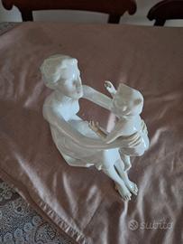 'Maternita', statuina porcellana biscuit