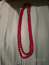 collana rossa di perle 