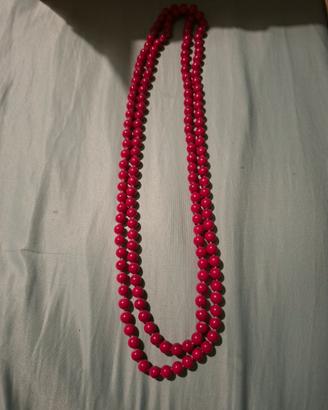 collana rossa di perle 