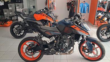 KTM 125 DUKE TUA SUBITO CON 2500,00 €.