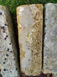 Blocchi di tufo antichi