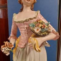 statua.in porcellana 