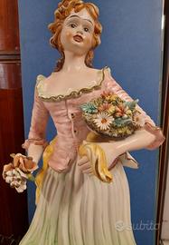 statua.in porcellana 