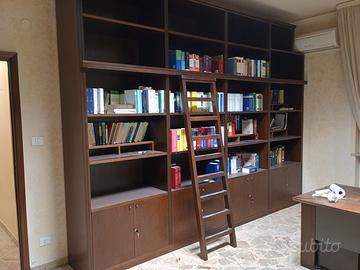 Libreria di pregio in legno massello