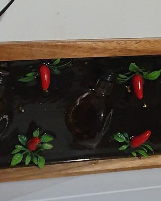 Quadro artigianale in legno e resina con peperonci