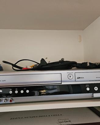 lettore DVD e cassette VHS