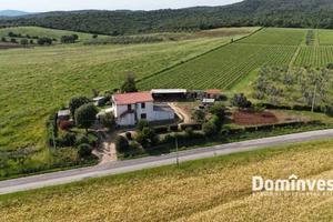 Rustico / Casale di 160 m² con più di 5 locali a C