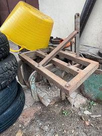 Vari aratri datati per motocoltivatore