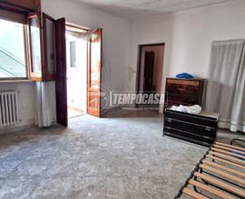 Ampia casa indipendente, con cortile, terrazza e c