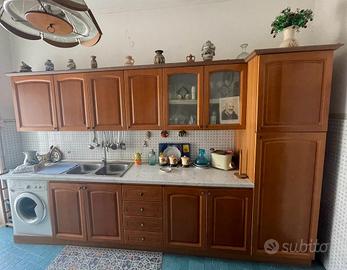 Cucina Completa (mobili , cappa e lampadario)