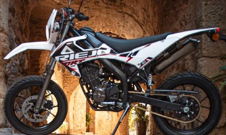 Enduro Motard Rieju MRT 125 Motard LC raff ad Acqu