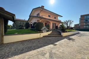 VILLA SINGOLA A MADONE