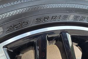 Cerchi originali Toyota compresi di pneumatici. 