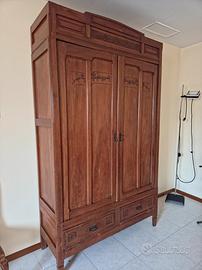 Armadio in legno massiccio