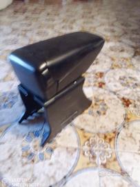 Bracciolo contenitore universale