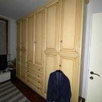 Armadio in legno nocciola