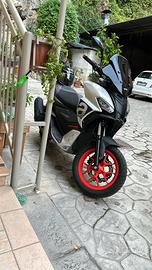 APRILIA SR GT 125 Sport
