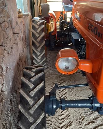 Trattore 250 4x4