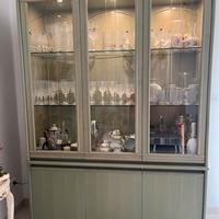 Credenza, madia e lampadario. Omaggio bicchieri
