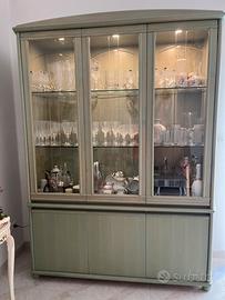 Credenza, madia e lampadario. Omaggio bicchieri