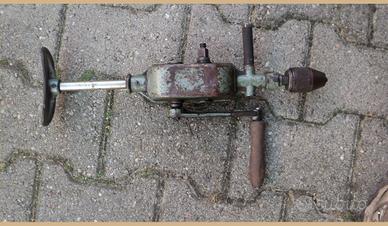 Trapano a mano depoca primi 900