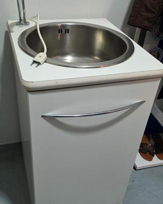 lavandino con serbatoio a pedale