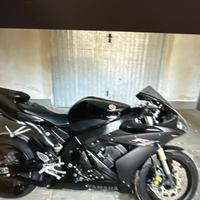 R1 1000