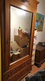 Armadio in noce antico