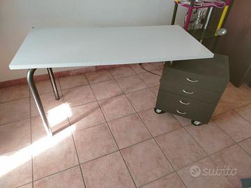 scrivania con cassettiera 