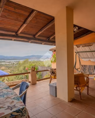 VILLA A SCHIERA CENTRALE A OLBIA