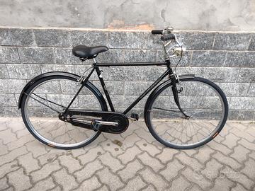 bicicletta da uomo nera.