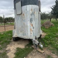 Trailer. Due posti