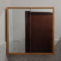 Mobiletto da bagno Ikea con specchio