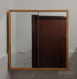 Mobiletto da bagno Ikea con specchio