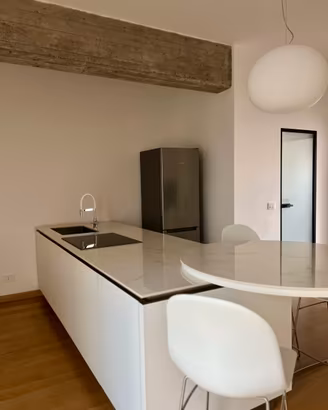 Veneta Cucine - modello Ri-flex con ante in vetro