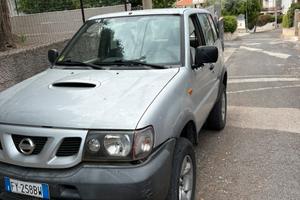 Nissan terrano 2 con gancio traino
