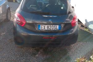 peugeot 208 anno 2014