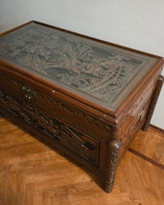 Cassapanca orientale vintage in legno intagliato
