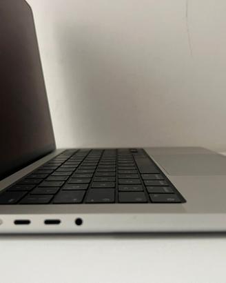 MacBook Pro 14” (2023) – Chip M3, 8 GB RAM