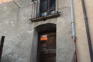 Casa 2 piani con giardino