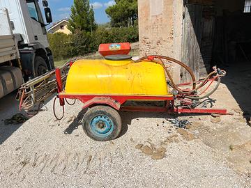 Attrezzatura agricola varia per trattore