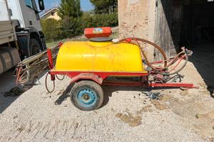 Attrezzatura agricola varia per trattore