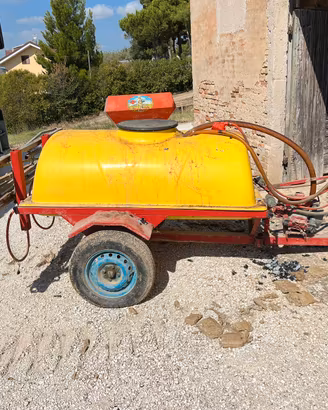 Attrezzatura agricola varia per trattore